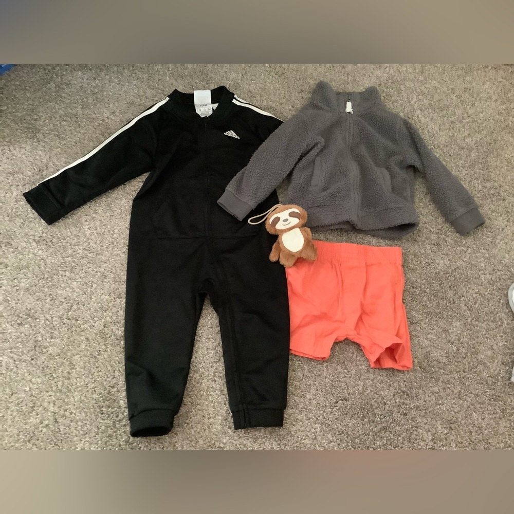 Lot 4 pieces, Adidas Tracksuit with Gray Fleece and Coral Shorts , sloth